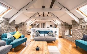 Stunning Converted Granary In Heart Of St Davids