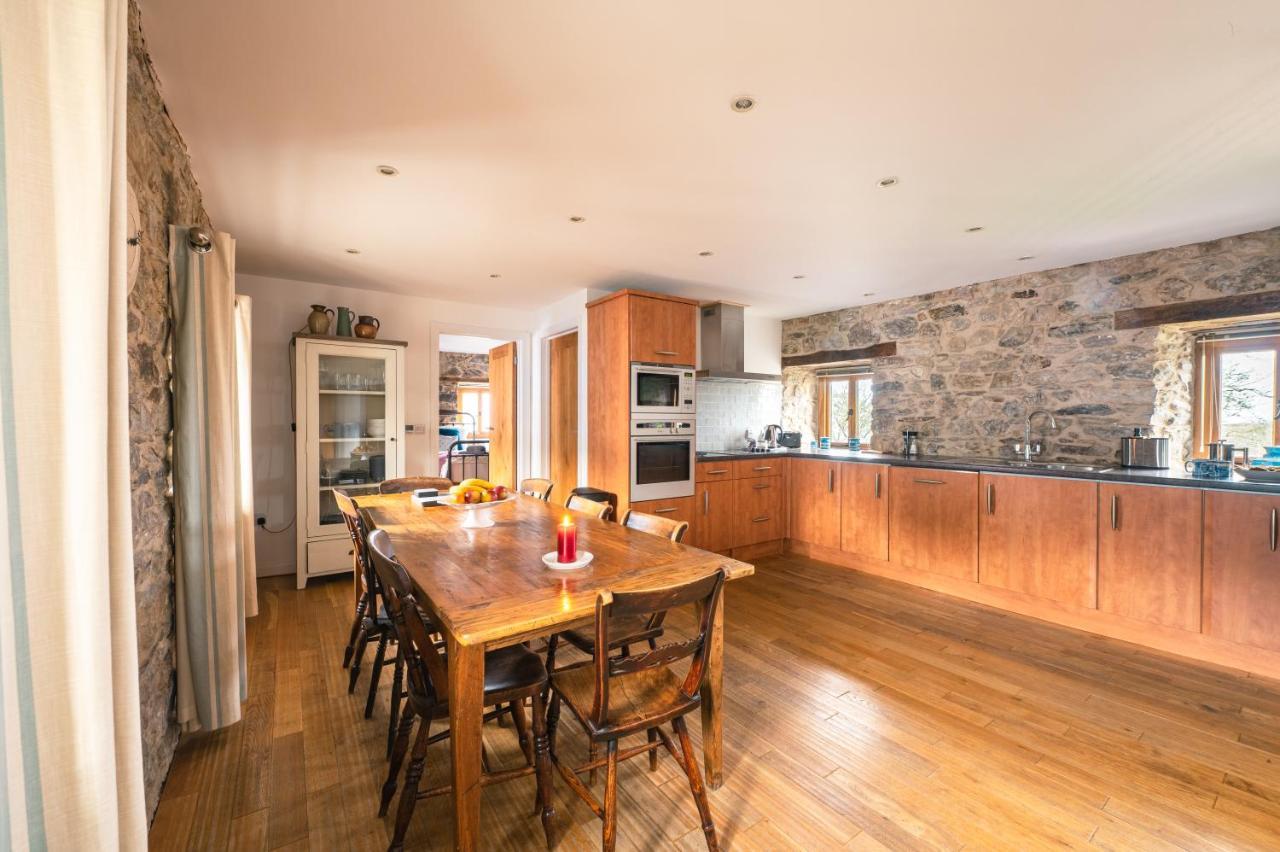 Stunning Converted Granary In Heart Of St Davids Exterior photo