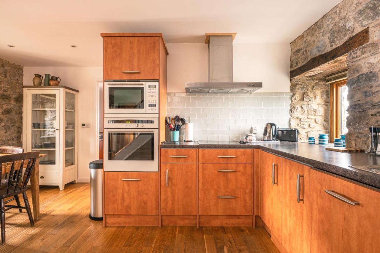 Stunning Converted Granary In Heart Of St Davids Exterior photo